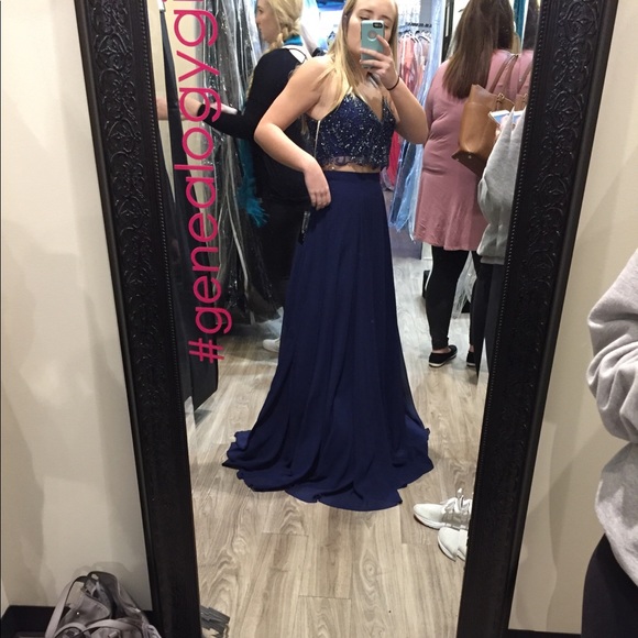 BRAND NEW PROM DRESS!!! SIZE 6 - Picture 3 of 8